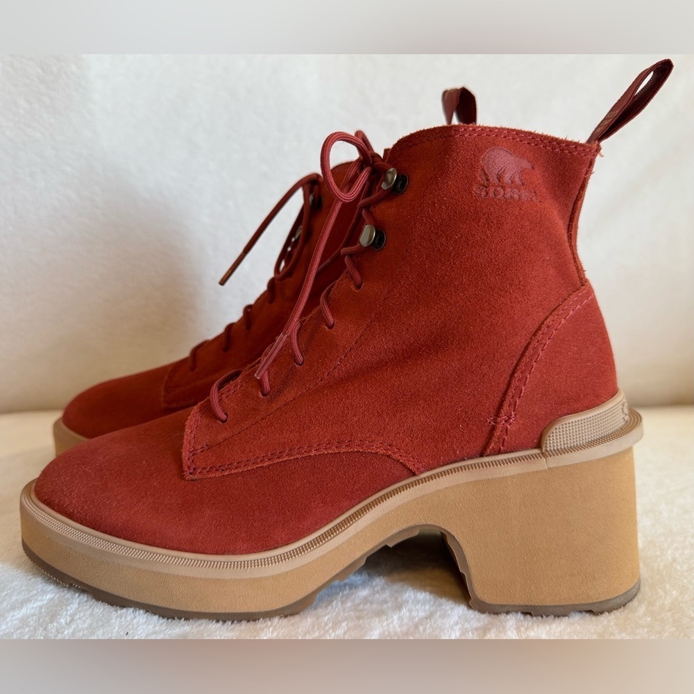 NEW Sorel Women's Hi-Line Heel Lace Boot in Warp Red, Tawny Buff Size 7.5 - Picture 3 of 8